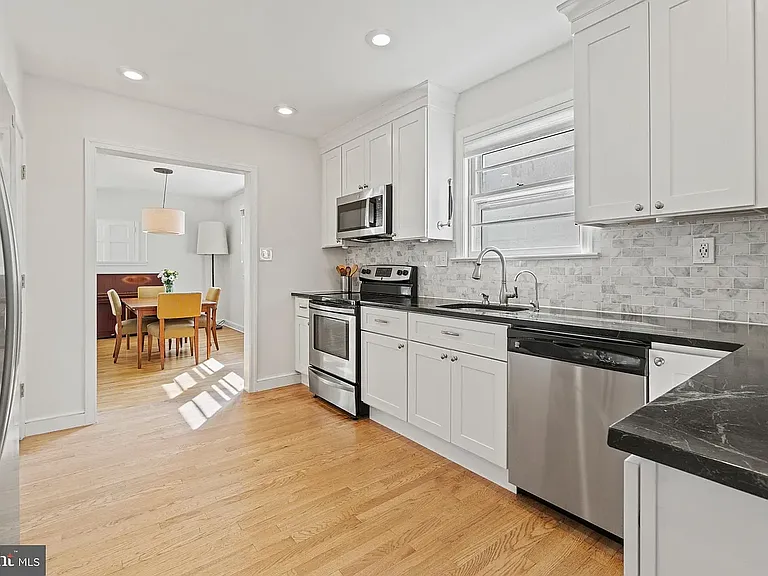 9407 Singleton Dr — Photo 7