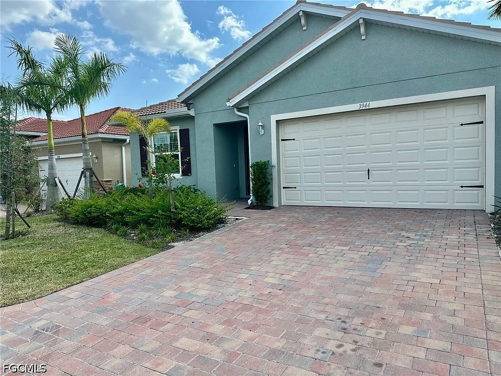 2 bed, 2.0 bath, 1654 sqft, $3,500 — Photo 2
