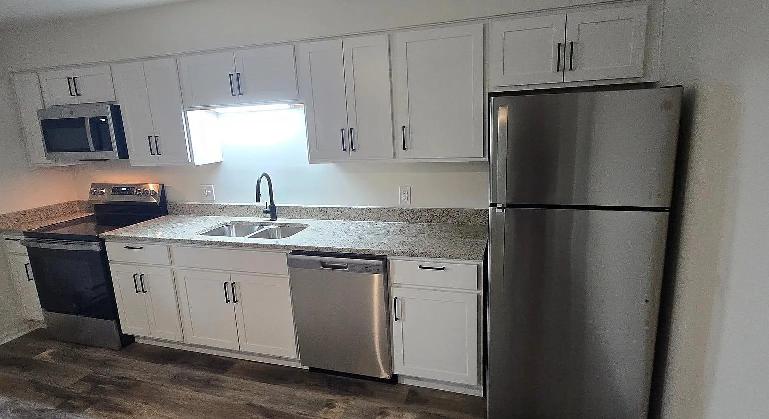 2 bed, $1,300 — Photo 3