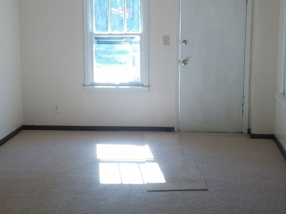 2nd image of 2922 Sweetser Ave