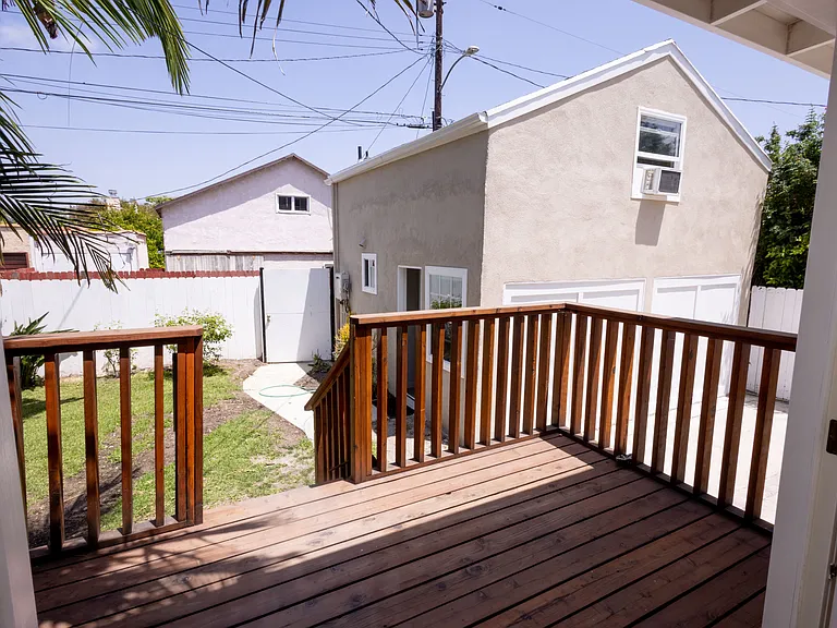 446 S La Peer Dr — Photo 10