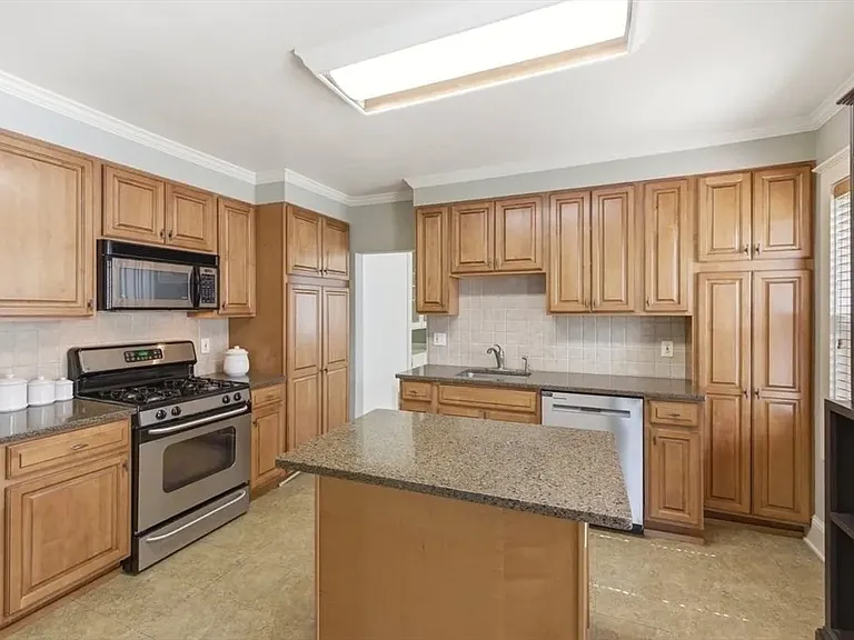 127 Winslow Ave — Photo 10