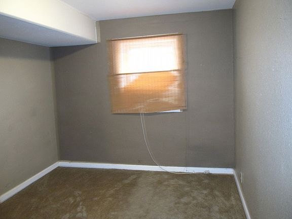 4th image of 702 N Willow Ave