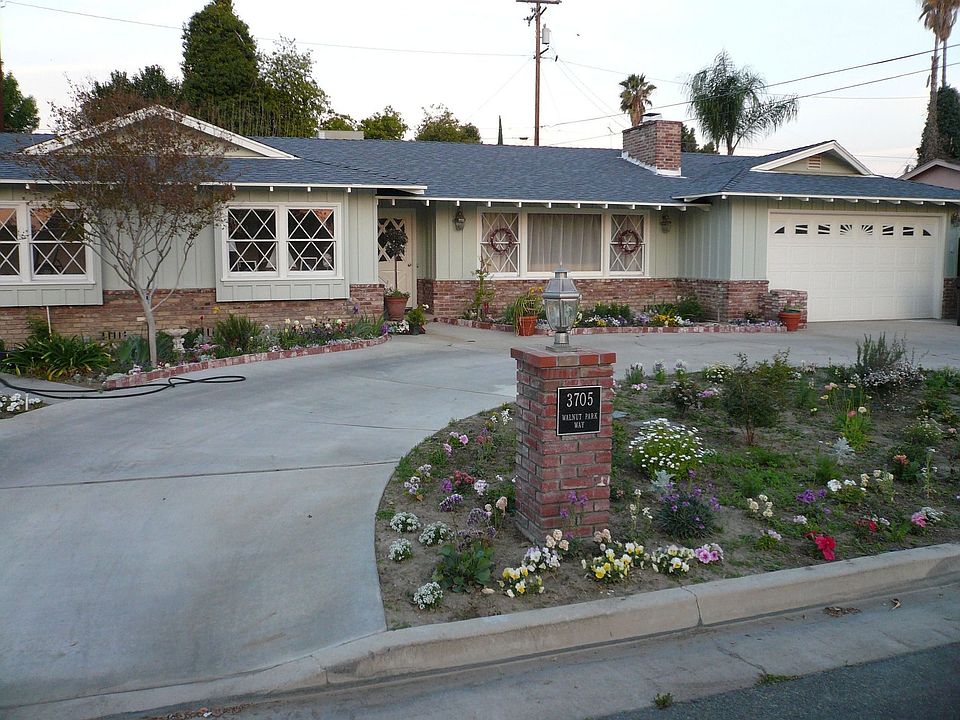 3705 Walnut Park Way