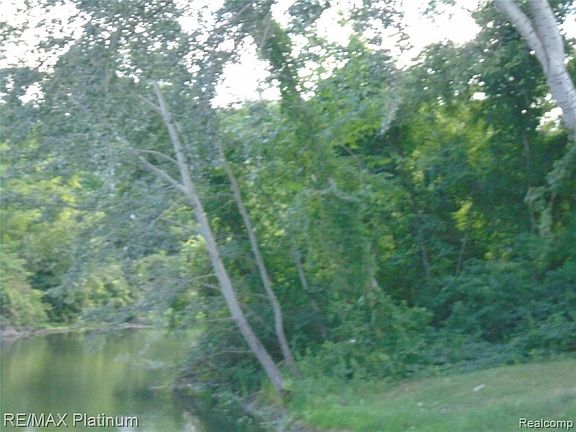 3rd image of Island Ct