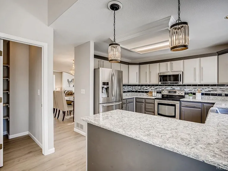 2421 S Waco Ct — Photo 9