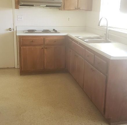 3rd image of 106 SW 59th St