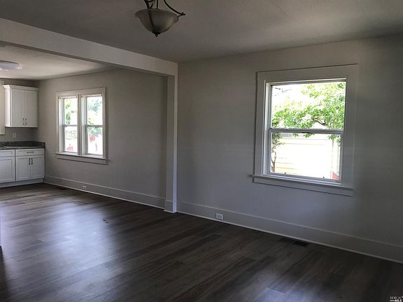 4th image of 105 Luzena Ave