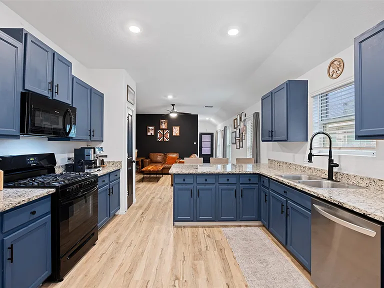 10417 Pineland Dr — Photo 16