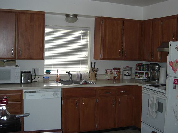 5th image of 561 E 4th Ave