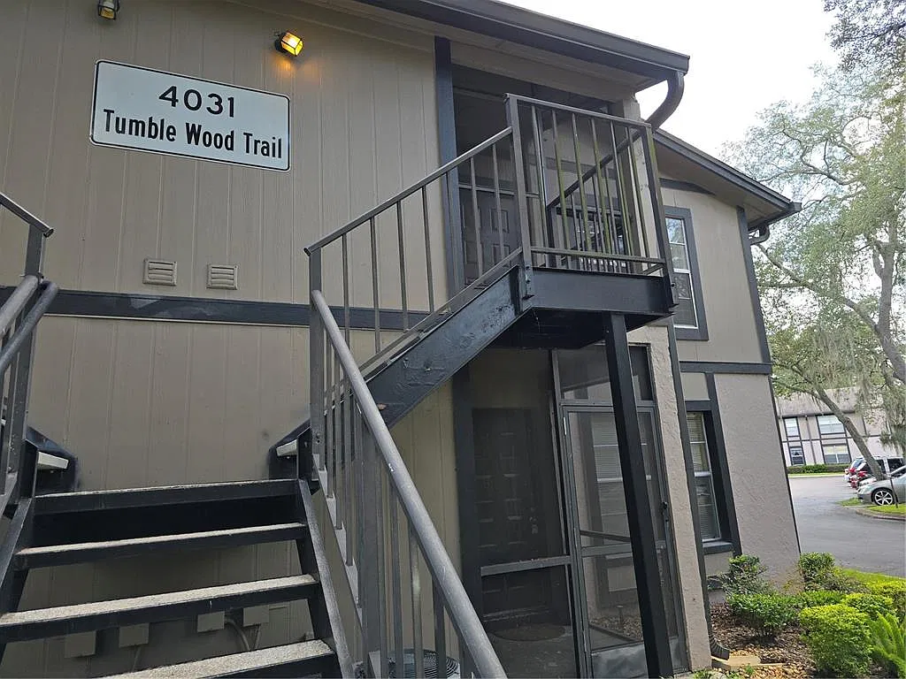 2 bed, 2.0 bath, 912 sqft, $1,449 — Photo 2