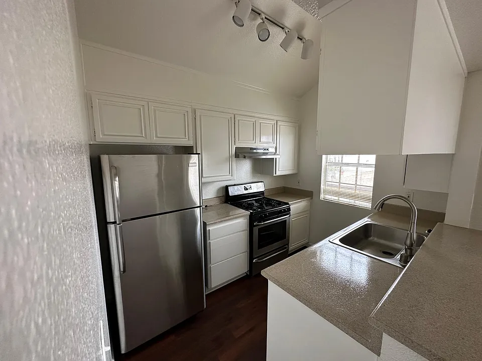 2532 S Centinela Ave #5
