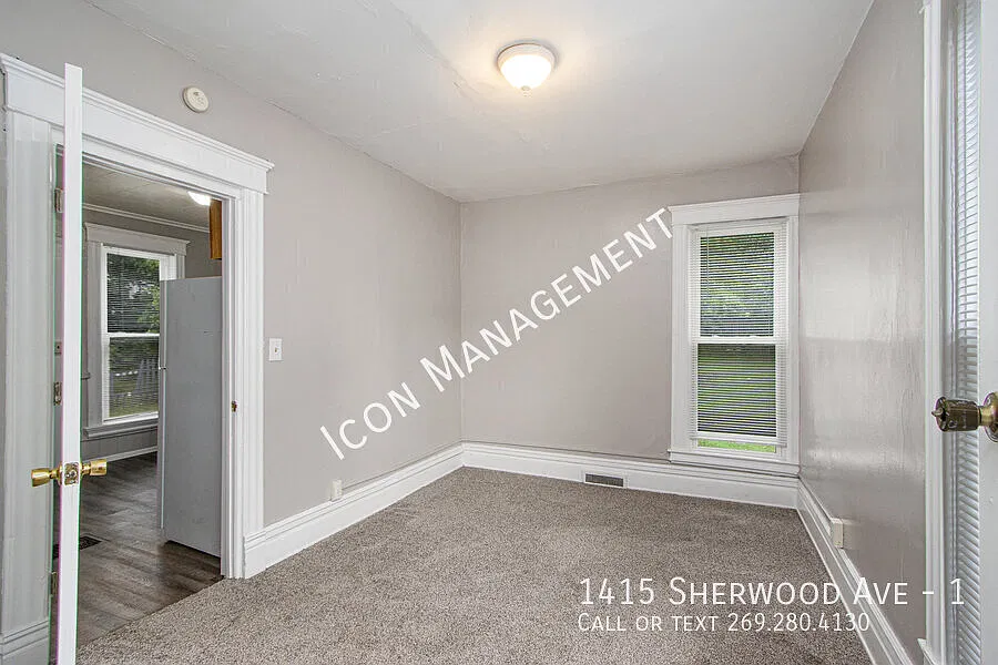 Cute & Cozy East Side Unit — Photo 2