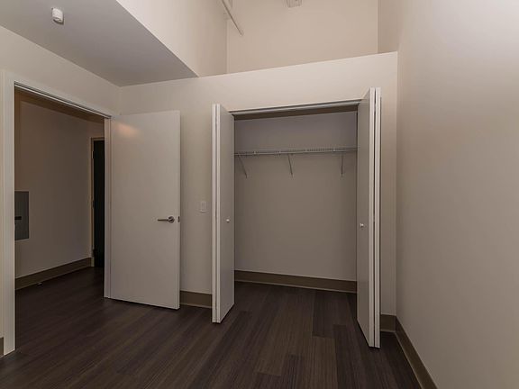 3rd image of 888 S Michigan Ave #1810