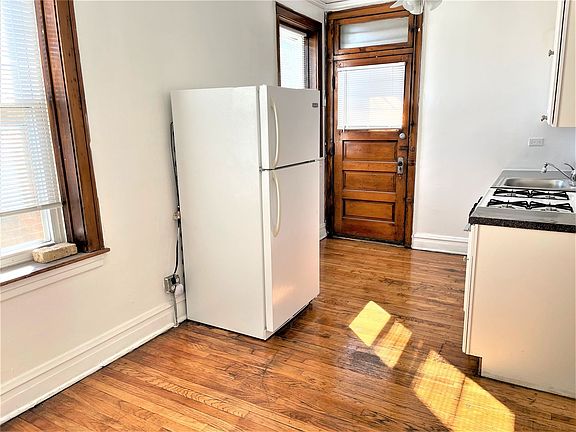 5th image of 4824 W Addison St #4826-1N