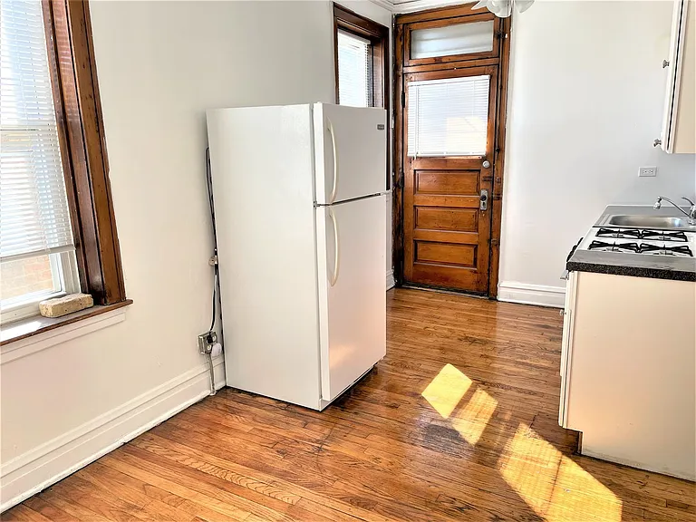 4824 W Addison St — Photo 22