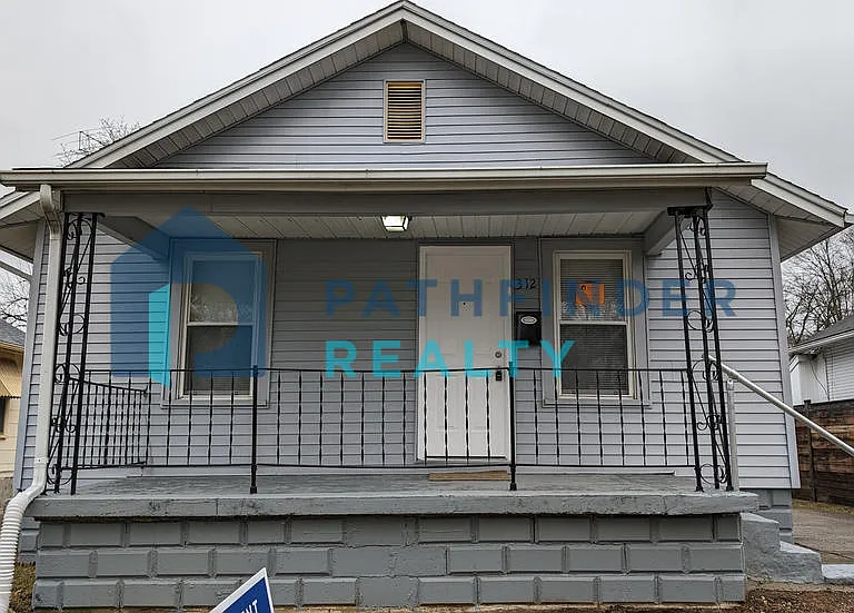 312 Ashwood Ave — Photo 1