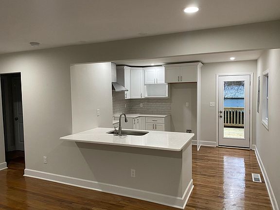 3rd image of 155 Doran Ave SE