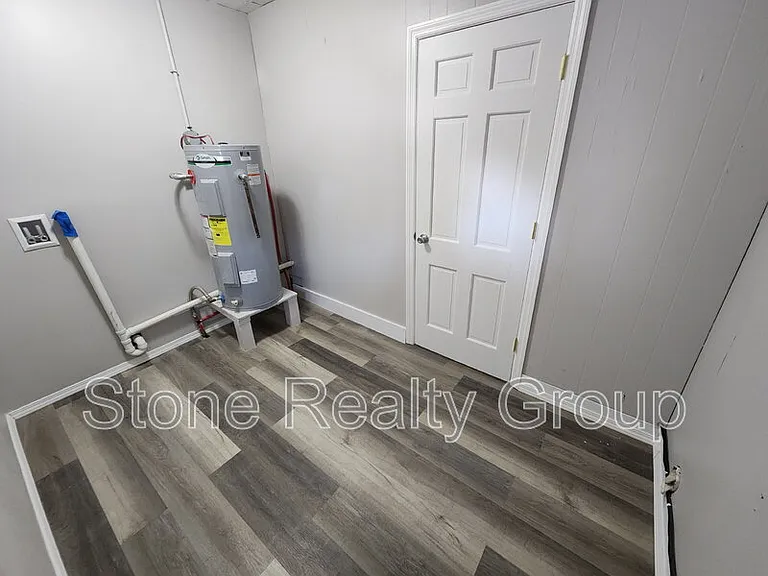 2200 S 8th St — Photo 8