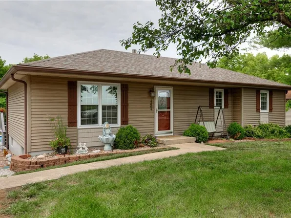 12004 NW Yukon St, Parkville, MO 64152