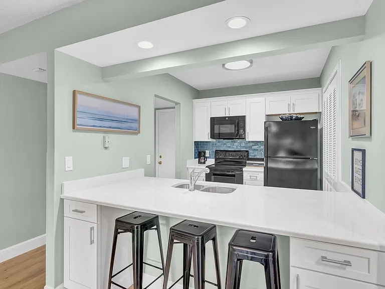 28 Plantation Dr #204 — Photo 10