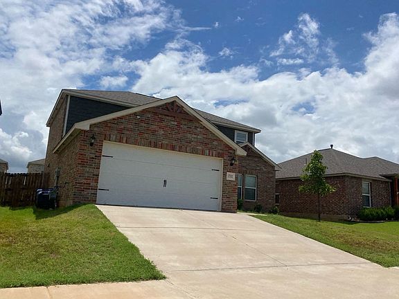 3rd image of 1701 Vermilion Ln