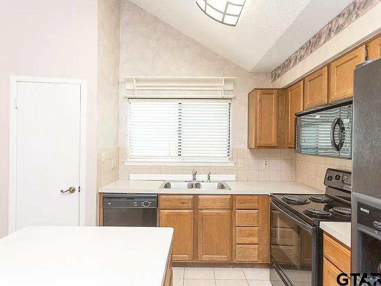1767 Eaglewood Dr — Photo 6