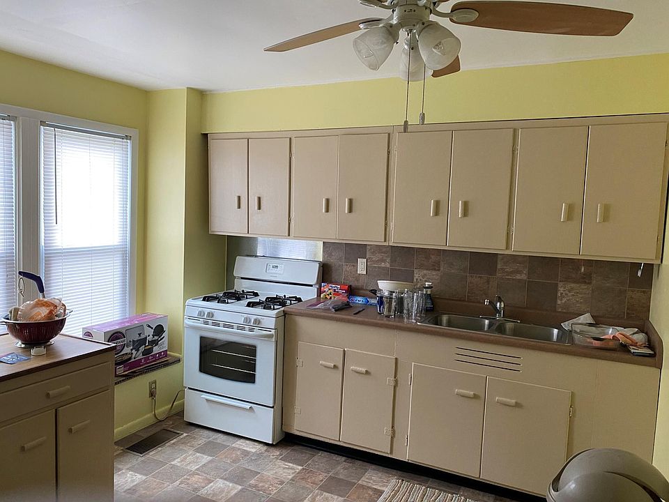 1st image of 427 Bucklin St APT 1