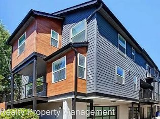 215 NE Ivy St APT B, Portland, OR 97212