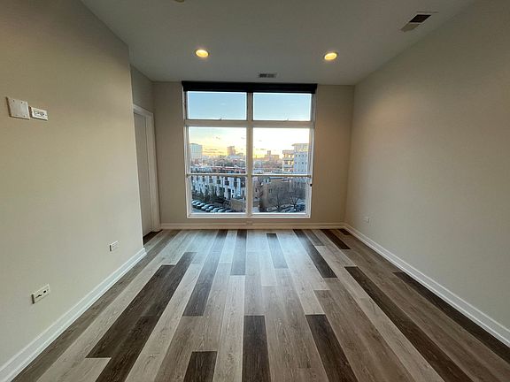 3rd image of 713 N Milwaukee Ave #502
