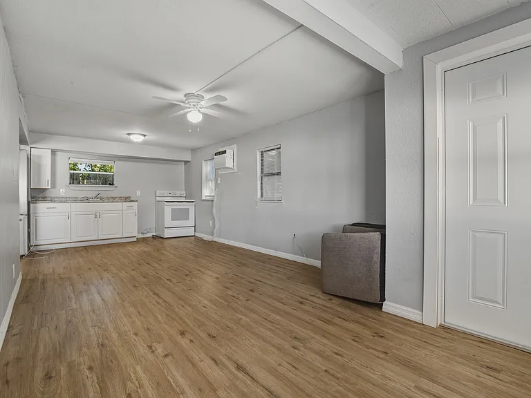 1105 S Prospect Ave — Photo 13