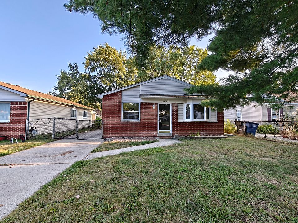 1st image of 33733 Fernwood St