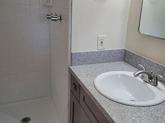 4th image of 1809 Ellison Dr