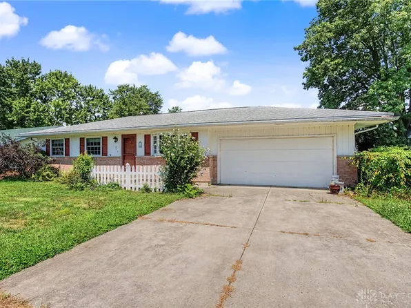 211 E Westbrook Rd, Brookville, OH 45309
