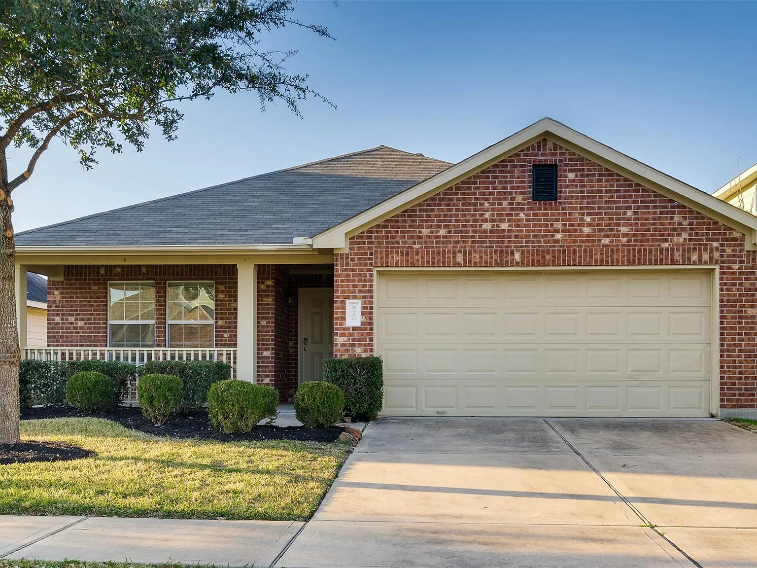 3 bed, 2.0 bath, 1785 sqft, $2,200 — Photo 1