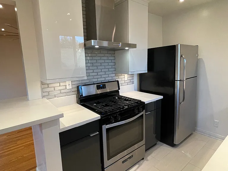 5723 San Vicente Blvd — Photo 5