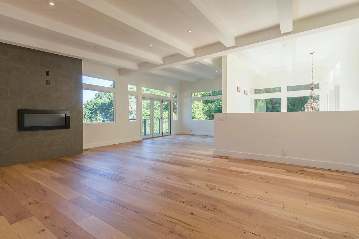 6 bed, 4000 sqft, $13,900 — Photo 1