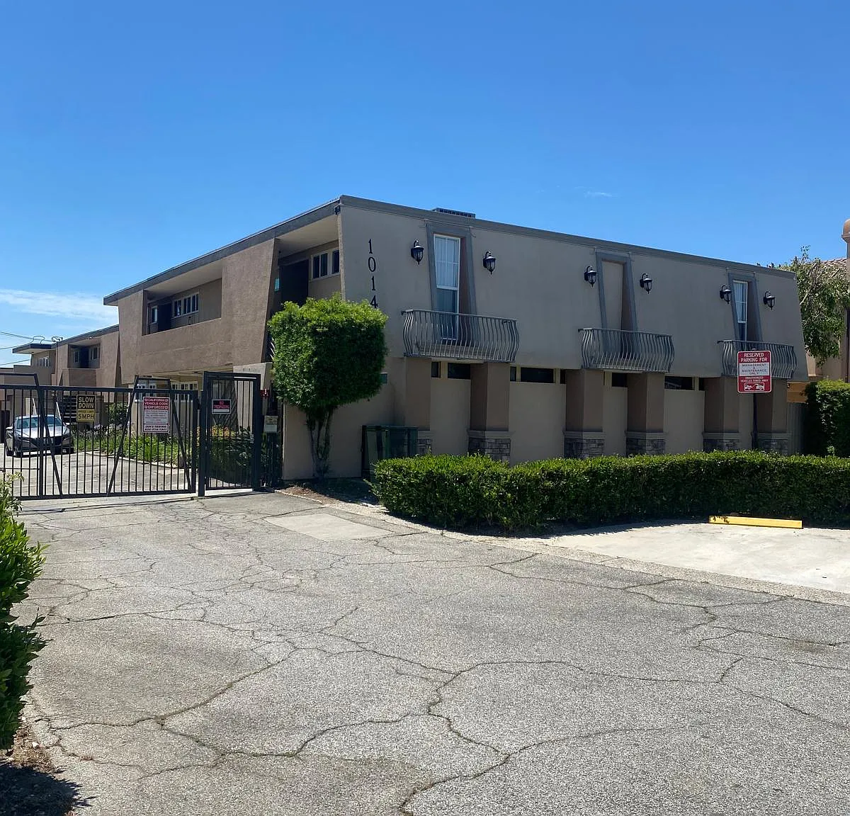 1014 W. Huntington Dr. — Photo 1
