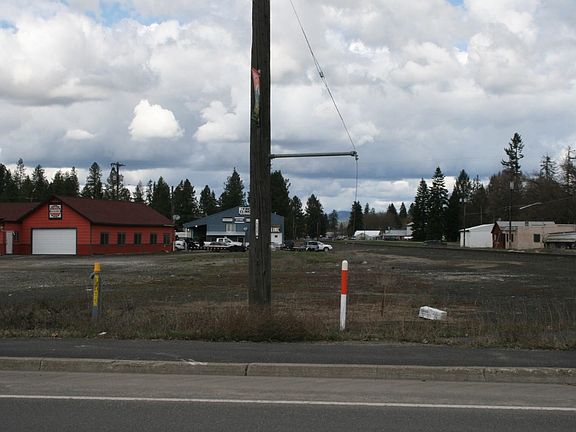 5th image of 8 & 10 W Crawford Ave