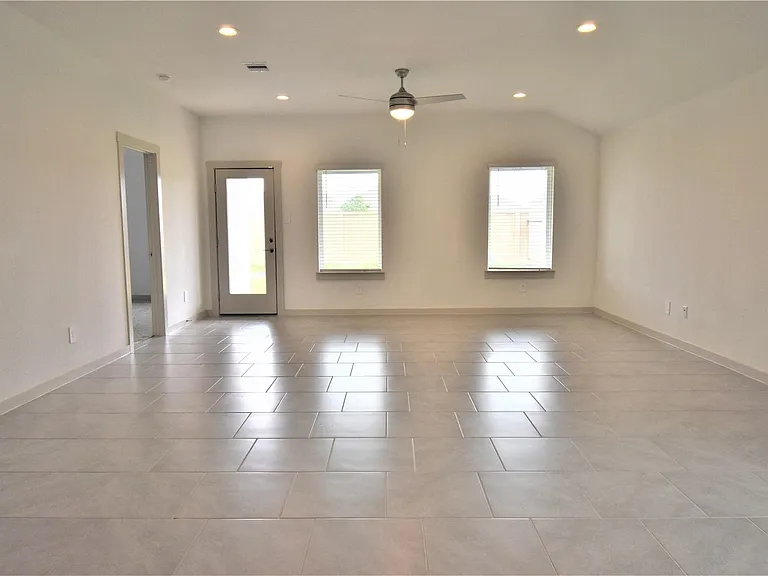 4023 Yonkers Valley Ln — Photo 4