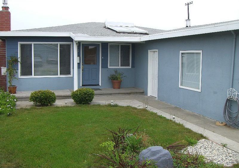 423 Myrtle front garden