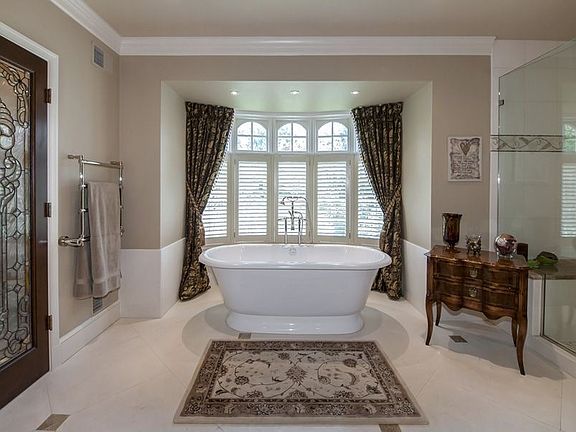3rd image of 10701 Alloway Dr