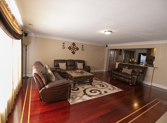 4th image of 550 Avondale Ln