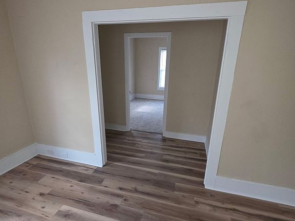 3rd image of 901 Arlington St