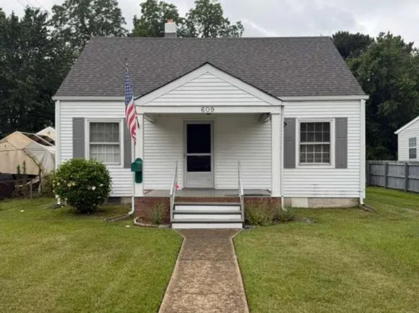 609 Chapel St, Hampton, VA 23669