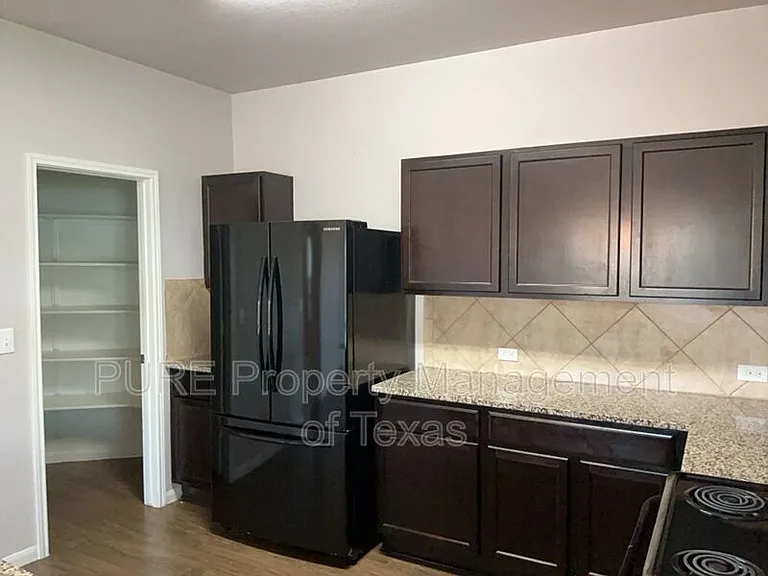 12040 Riparian Rd — Photo 7