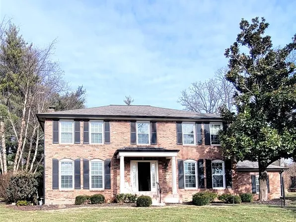 13225 Pinetree Lake Dr, Chesterfield, MO 63017