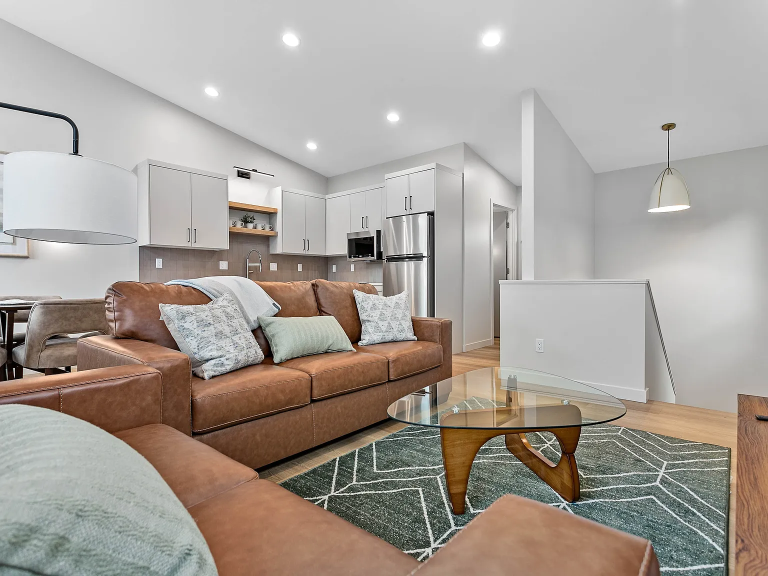 3 bed, 1000 sqft, $4,000 — Photo 4