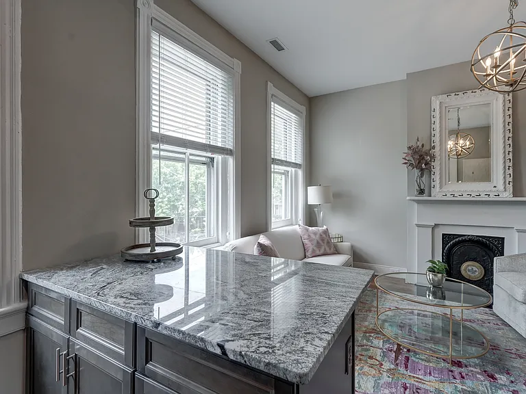 2406 E Clay St — Photo 14