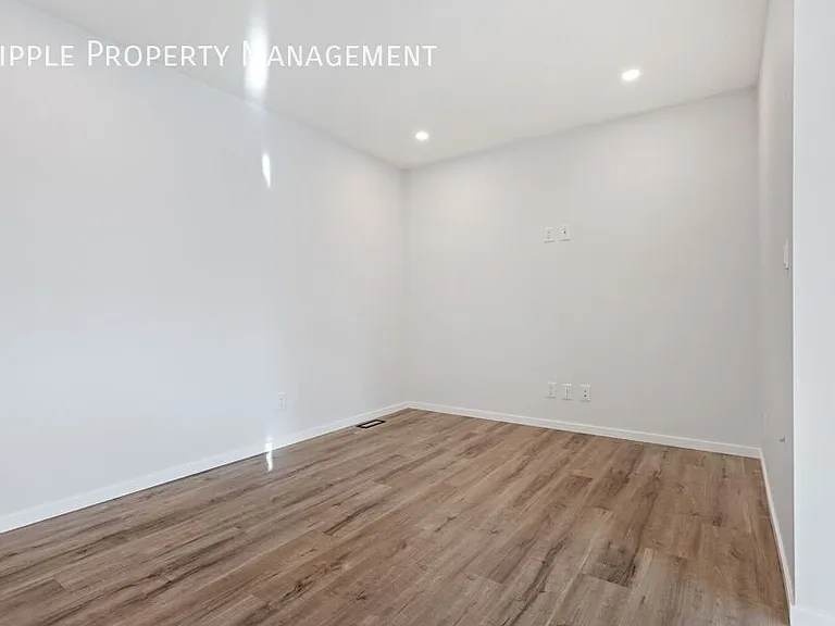 1055 Southwinds Grn SW — Photo 5